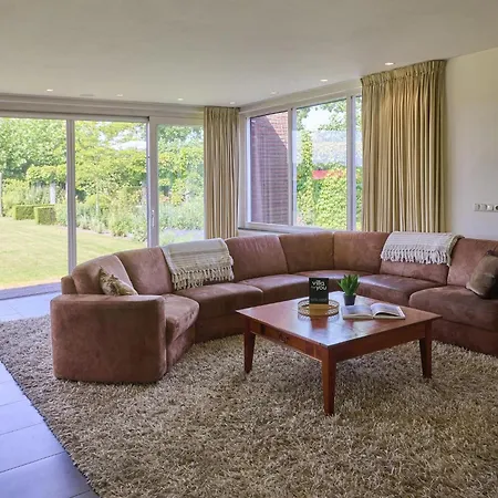 Holiday home Laurahoeve