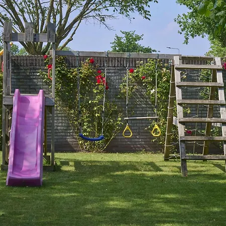 Laurahoeve Holiday home *